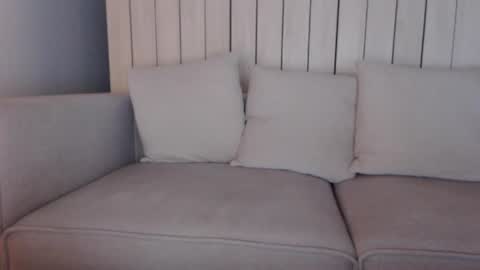 shy_schoolgirl_ online show from December 23, 7:52 pm