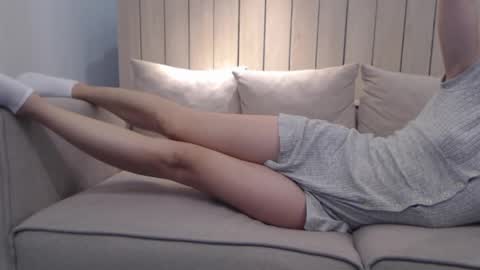shy_schoolgirl_ online show from December 13, 4:38 pm