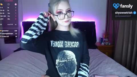 Snapshot of shysweetrish chatting on March 3, 1:28 am shysweetrish online show from March 3, 1:28 am