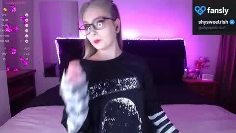 Snapshot of shysweetrish chatting on September 20, 4:11 am shysweetrish online show from September 20, 4:11 am