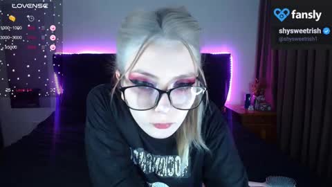 Snapshot of shysweetrish chatting on March 8, 7:57 am shysweetrish online show from March 8, 7:57 am