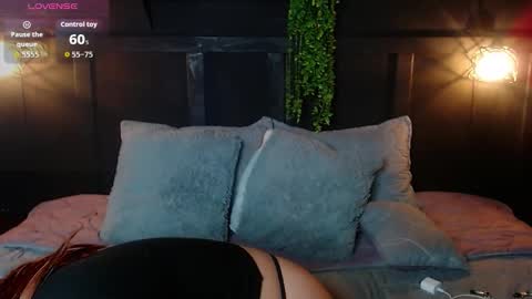 Snapshot of shyvibes_ chatting on October 28, 8:03 pm CALL ME CHARLOTTE online show from October 28, 8:03 pm