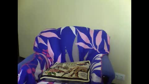 Snapshot of sicret105 chatting on February 10, 1:44 pm Sicret online show from February 10, 1:44 pm