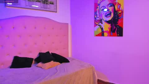 SIENNA  online show from March 4, 12:23 pm