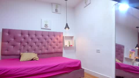 Snapshot of sienna_glow chatting on September 30, 1:39 pm sienna_glow online show from September 30, 1:39 pm