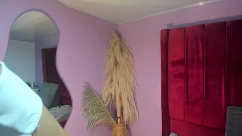 Snapshot of sienna_glow chatting on October 31, 1:15 pm sienna_glow online show from October 31, 1:15 pm