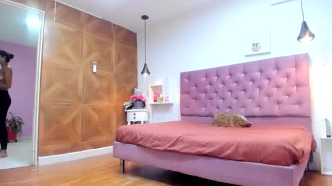 Snapshot of sienna_glow chatting on September 19, 12:15 pm sienna_glow online show from September 19, 12:15 pm