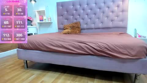 Snapshot of sienna_glow chatting on September 20, 1:09 pm sienna_glow online show from September 20, 1:09 pm