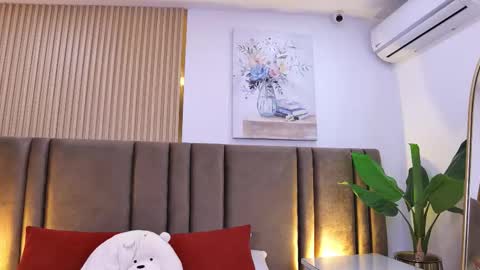 Snapshot of sienna_lorengb chatting on October 30, 12:50 pm Camila Vargas online show from October 30, 12:50 pm