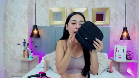 Camila Vargas online show from February 12, 11:51 am