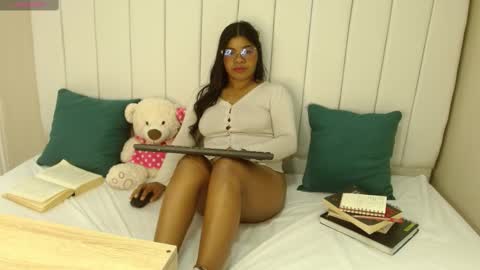 Snapshot of sienna_valexx chatting on September 29, 2:33 pm Sienna online show from September 29, 2:33 pm