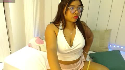 Snapshot of sienna_valexx chatting on October 23, 2:45 pm Sienna online show from October 23, 2:45 pm