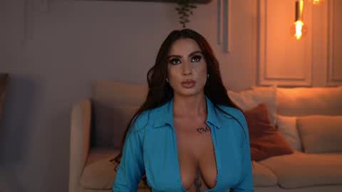 Sienna online show from August 2, 6:05 am