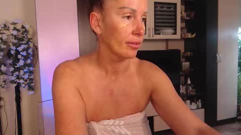 silenaa_sloussen online show from October 17, 4:59 am