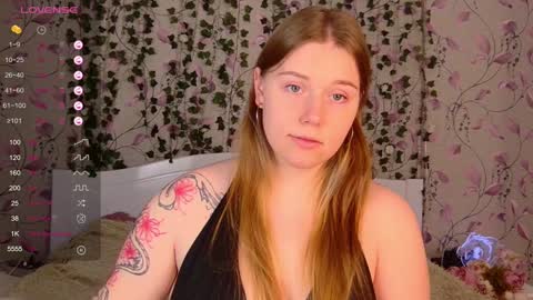 Chloe online show from December 9, 1:02 pm