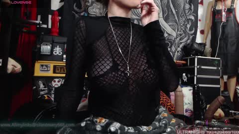 Snapshot of silentmary chatting on December 15, 11:53 pm Allmylinkssilentmary666 online show from December 15, 11:53 pm