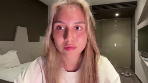 You fav Miss Si online show from February 14, 11:12 am