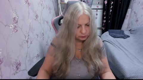 Snapshot of silver_moon_light chatting on September 19, 9:14 pm silver_moon_light online show from September 19, 9:14 pm