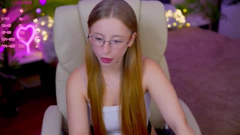 Snapshot of silverrmoon chatting on October 9, 2:10 pm Kristina Kris online show from October 9, 2:10 pm