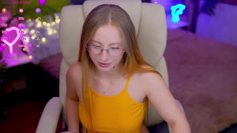 Snapshot of silverrmoon chatting on October 6, 8:35 pm Kristina Kris online show from October 6, 8:35 pm