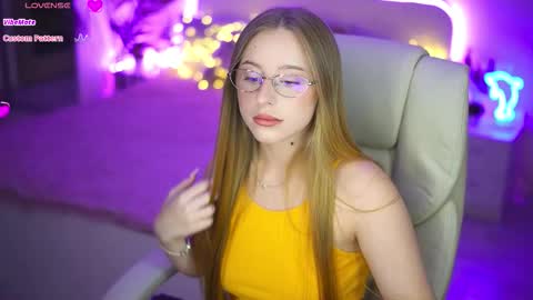 Snapshot of silverrmoon chatting on September 24, 12:48 pm Kristina Kris online show from September 24, 12:48 pm