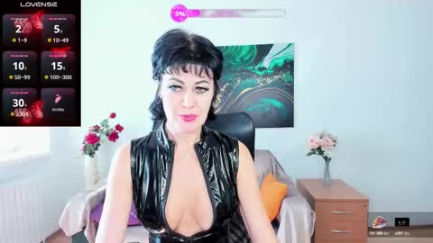 Snapshot of silvia_wallec chatting on October 15, 9:56 am Silvia Wallec online show from October 15, 9:56 am
