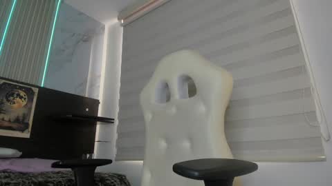 Snapshot of silviarichie_jade chatting on January 25, 3:47 pm silvia online show from January 25, 3:47 pm