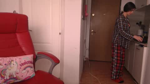 simyhvn online show from March 12, 7:00 am