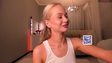 Snapshot of sincere_shyness chatting on October 19, 2:52 pm Naomi online show from October 19, 2:52 pm