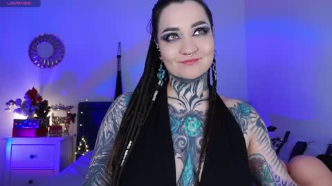 Ms. Sindel online show from January 8, 1:20 pm