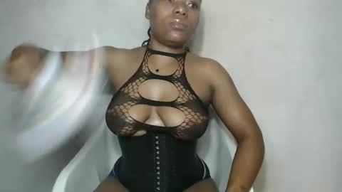 Snapshot of sinfulbicth chatting on October 21, 7:18 pm sinfulbicth online show from October 21, 7:18 pm