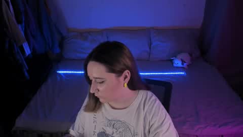 Ela Sin Tee online show from September 18, 6:23 am