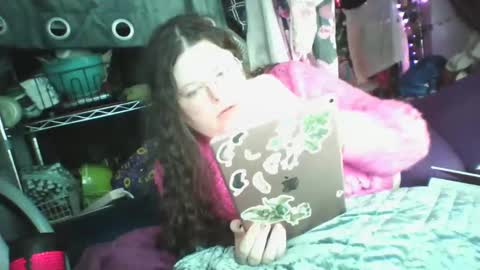 Snapshot of siofra chatting on March 8, 1:12 pm Siofra online show from March 8, 1:12 pm