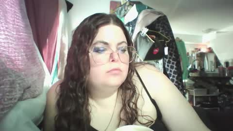 Snapshot of siofra chatting on February 21, 7:54 pm Siofra online show from February 21, 7:54 pm