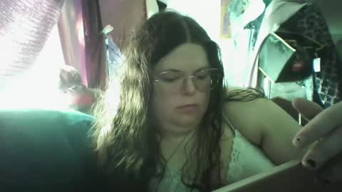 Snapshot of siofra chatting on February 18, 5:33 pm Siofra online show from February 18, 5:33 pm