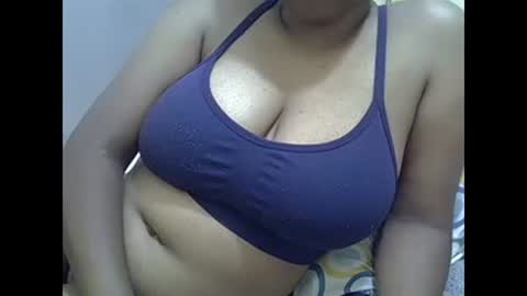 Snapshot of sisibrown97 chatting on January 22, 10:38 pm brown online show from January 22, 10:38 pm