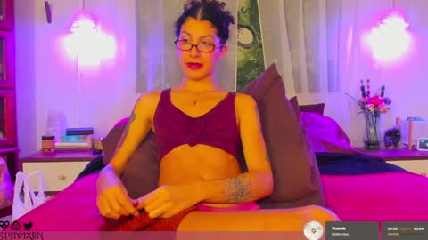 Snapshot of sisivixen chatting on January 18, 1:41 am s i e r r a online show from January 18, 1:41 am