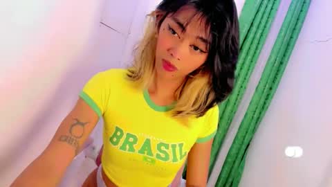 Snapshot of sizka_ford chatting on October 21, 3:05 pm Sizka online show from October 21, 3:05 pm