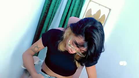 Snapshot of sizka_ford chatting on October 9, 10:08 am Sizka online show from October 9, 10:08 am