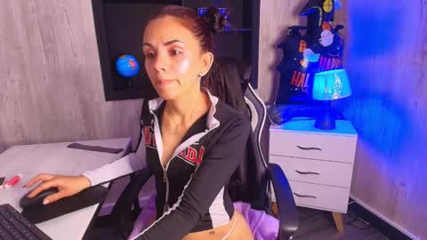 Snapshot of skarlettary chatting on October 18, 4:48 am SKARLETT online show from October 18, 4:48 am