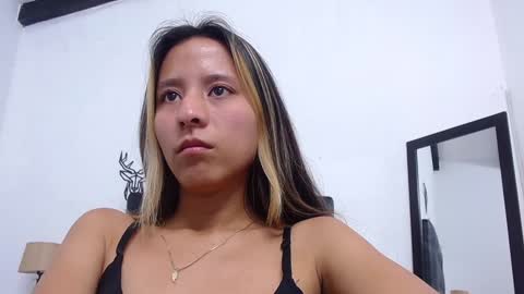 skinny_hottie18 online show from December 10, 1:44 pm