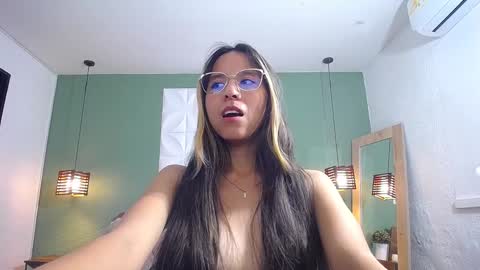 skinny_hottie18 online show from January 19, 1:33 pm