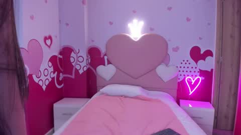   online show from March 11, 10:18 am