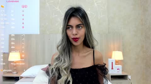 Noa online show from December 6, 11:33 am
