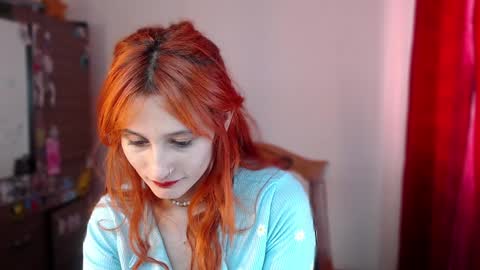 Snapshot of skinny_raven chatting on December 7, 7:32 pm Marion online show from December 7, 7:32 pm