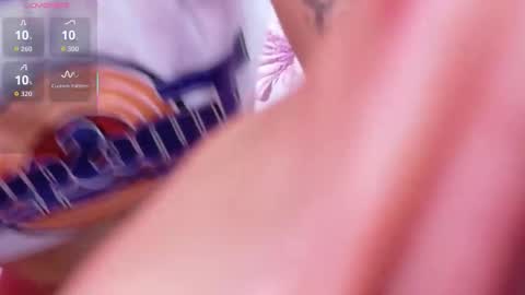 Snapshot of skinnyandcute_ chatting on October 28, 8:46 pm Mariah Black online show from October 28, 8:46 pm