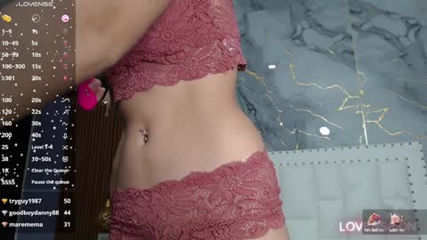 Snapshot of skinnyandcute_ chatting on January 3, 2:54 am Mariah Black online show from January 3, 2:54 am