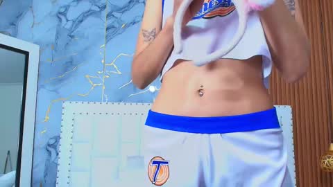 Snapshot of skinnyandcute_ chatting on February 22, 3:01 am Mariah Black online show from February 22, 3:01 am