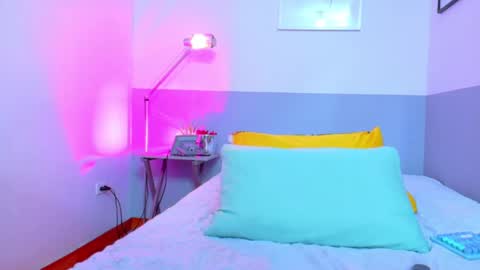 Snapshot of skinnyandcute_ chatting on October 4, 8:13 pm Mariah Black online show from October 4, 8:13 pm