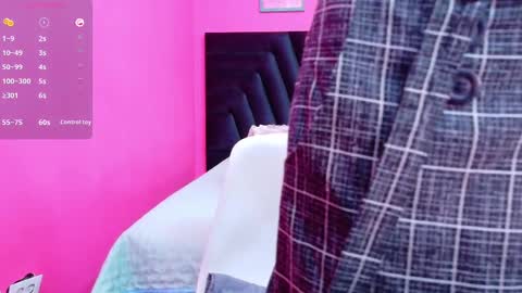 Snapshot of skinnyandcute_ chatting on September 29, 7:52 pm Mariah Black online show from September 29, 7:52 pm